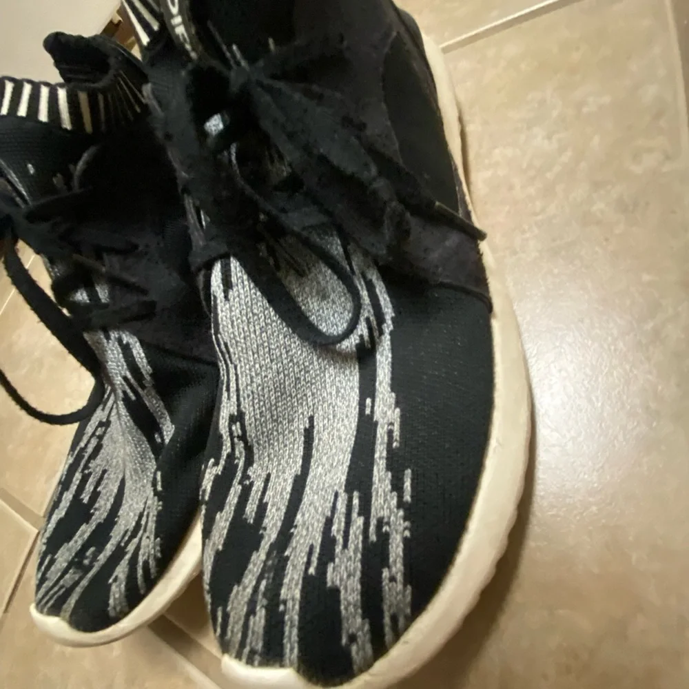 Adidas High-Top Black and Gray Sneakers - Picture 4 of 6